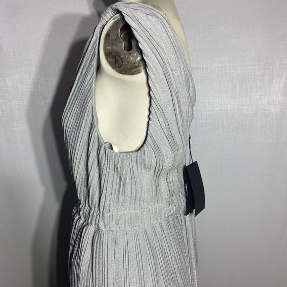 Halston LANA PLEATED V NECK GOWN 6 - Picture 5 of 8